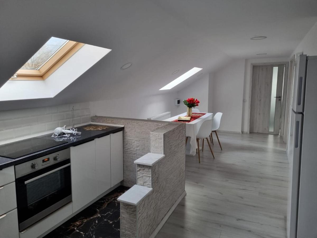 Izabella Guest House Sacele Bagian luar foto